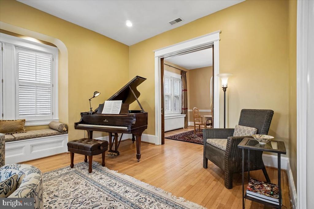 310 N VIEW TERRACE
