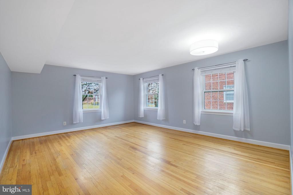 710 S FAYETTE STREET 22