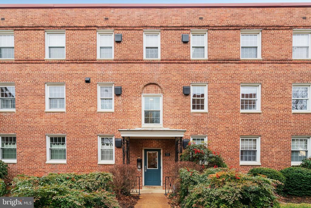 710 S FAYETTE STREET 22