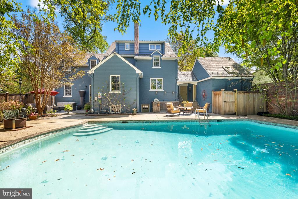 213 VIRGINIA AVENUE
