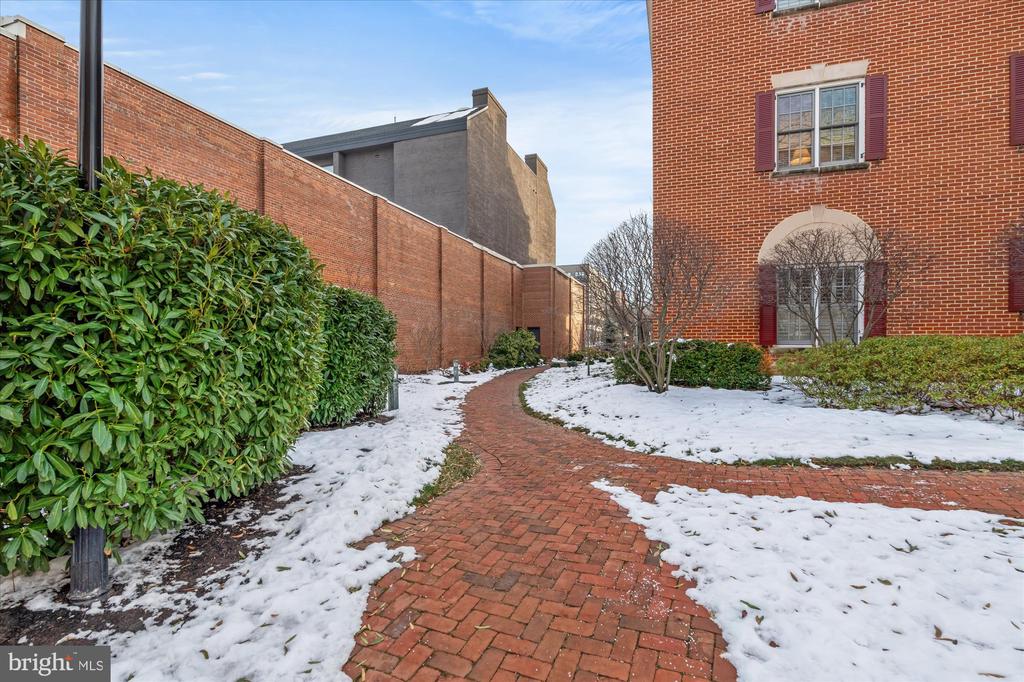 600 SECOND STREET 402