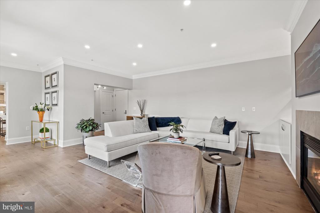 600 SECOND STREET 402