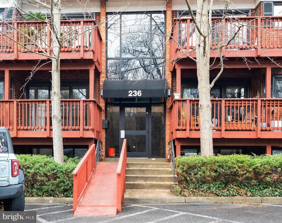 236 W TAYLOR RUN PARKWAY 4