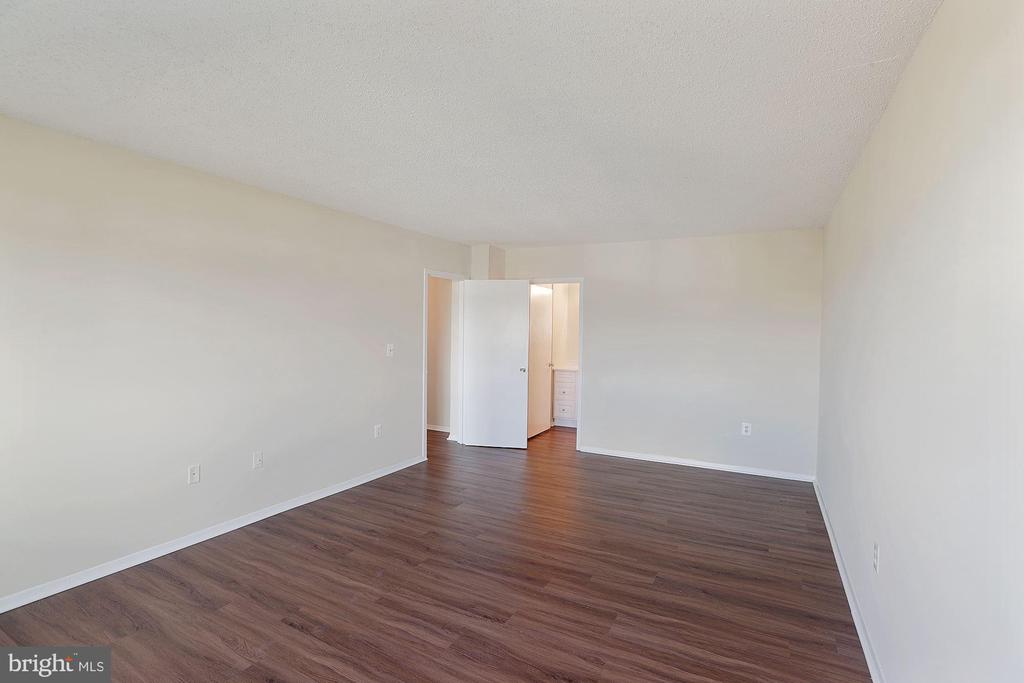1225 MARTHA CUSTIS DRIVE 807