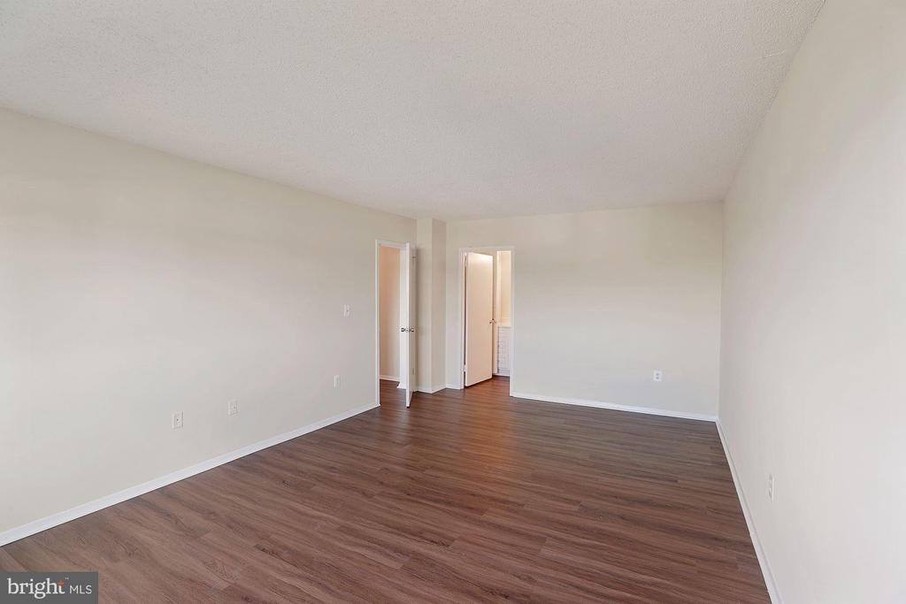 1225 MARTHA CUSTIS DRIVE 807