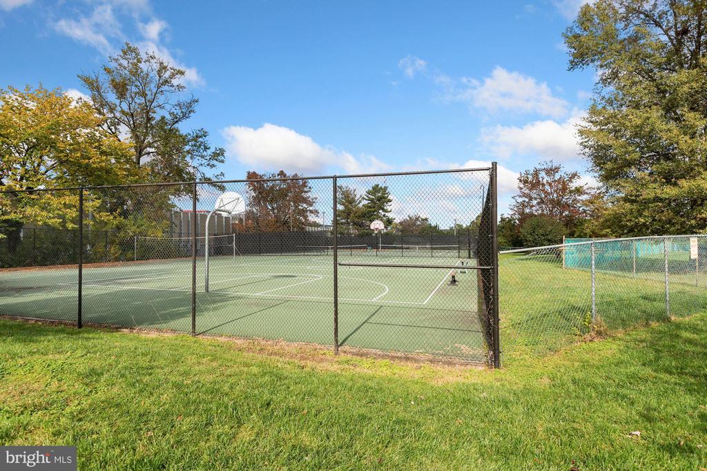 1225 MARTHA CUSTIS DRIVE 807