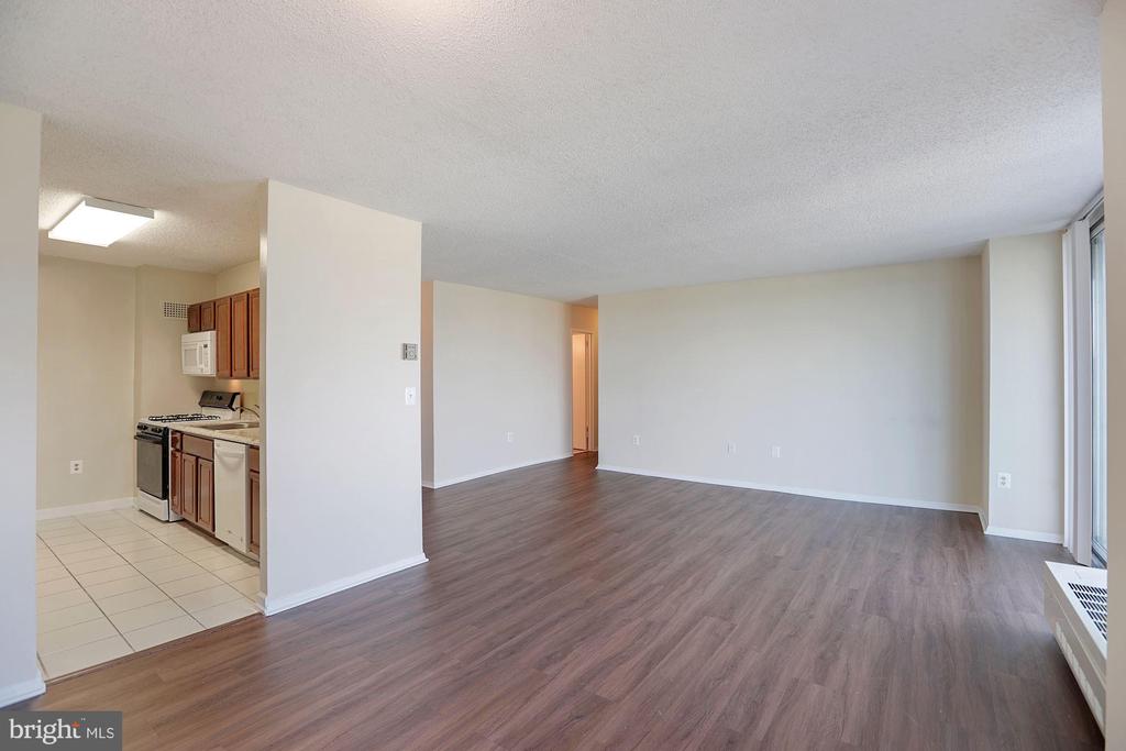 1225 MARTHA CUSTIS DRIVE 807