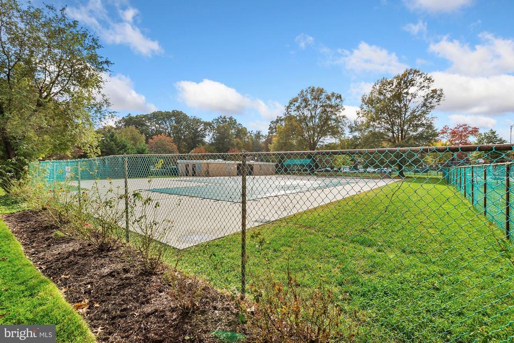 1225 MARTHA CUSTIS DRIVE 807