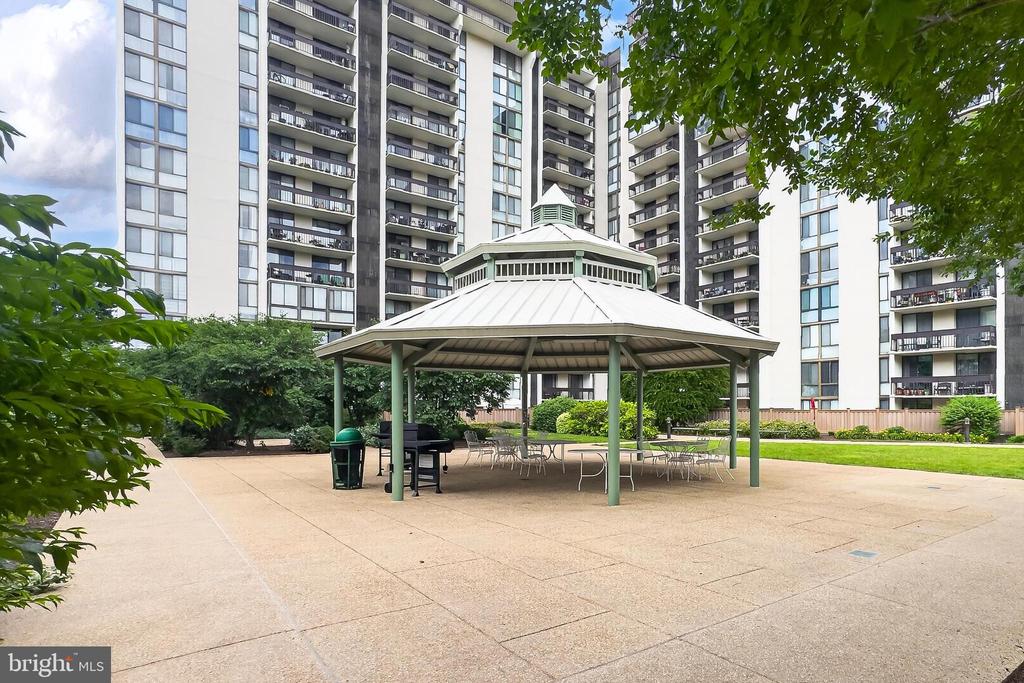 5300 HOLMES RUN PARKWAY 906