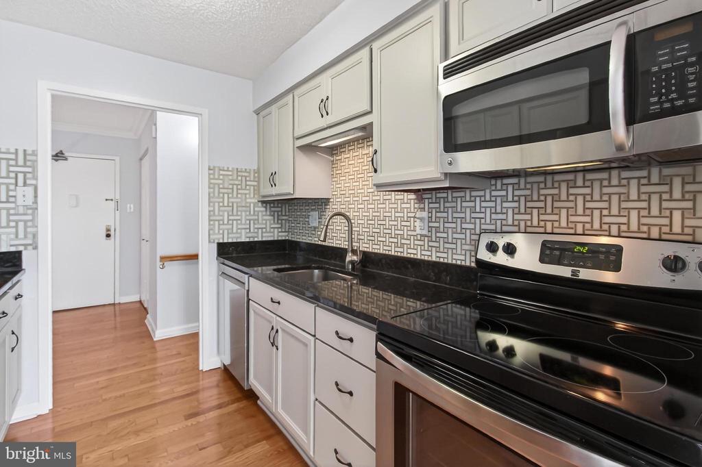 5300 HOLMES RUN PARKWAY 906