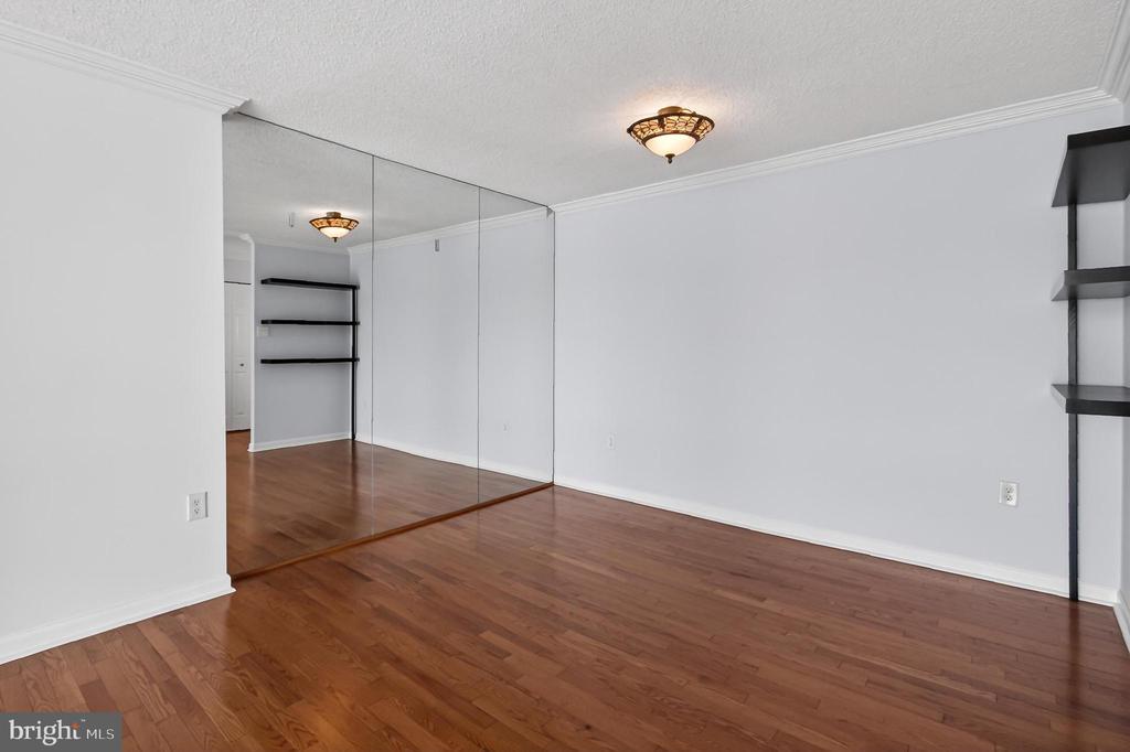 5300 HOLMES RUN PARKWAY 906