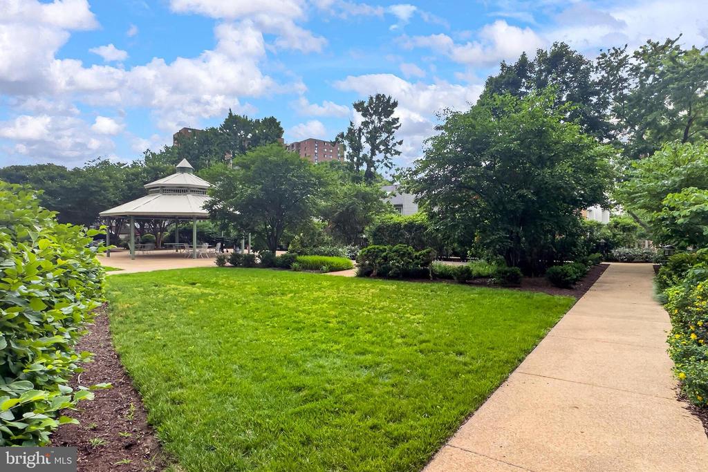5300 HOLMES RUN PARKWAY 906