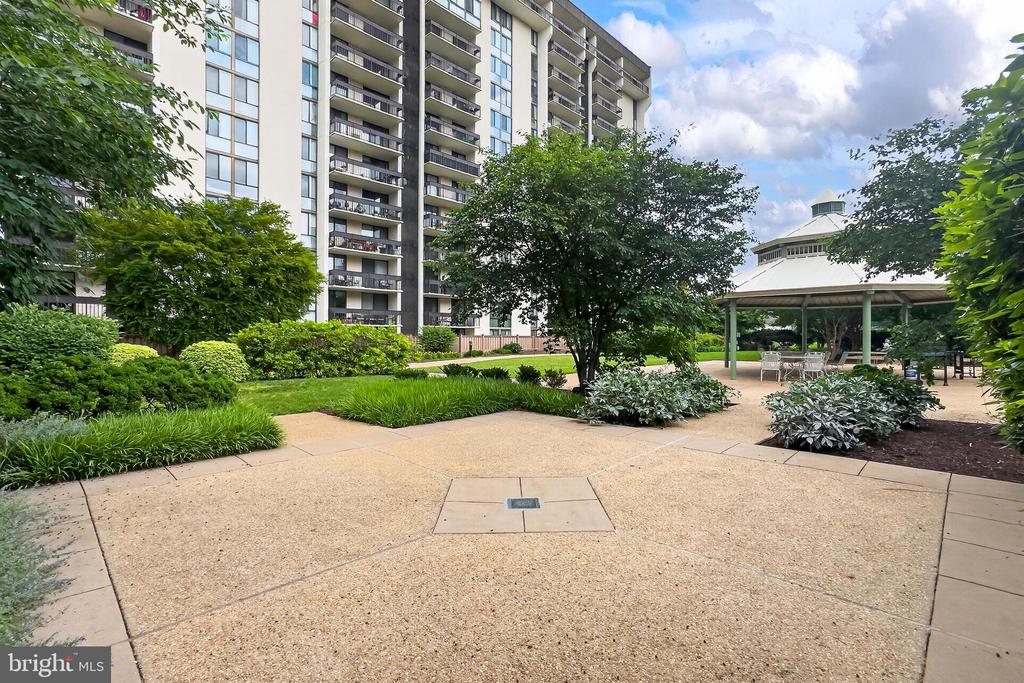 5300 HOLMES RUN PARKWAY 906