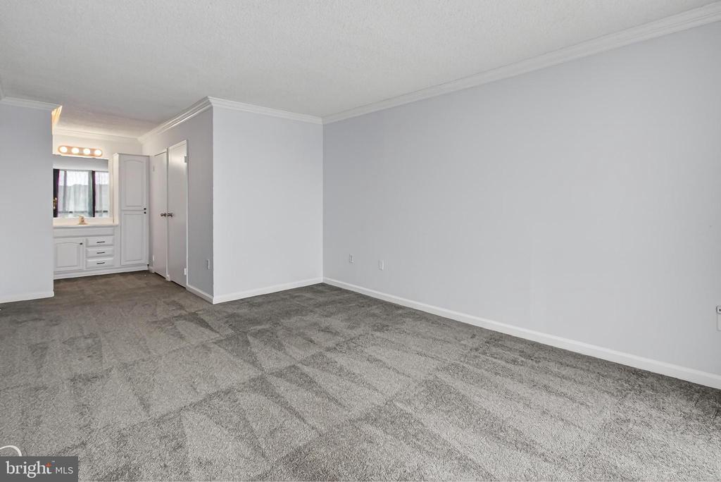 5300 HOLMES RUN PARKWAY 906