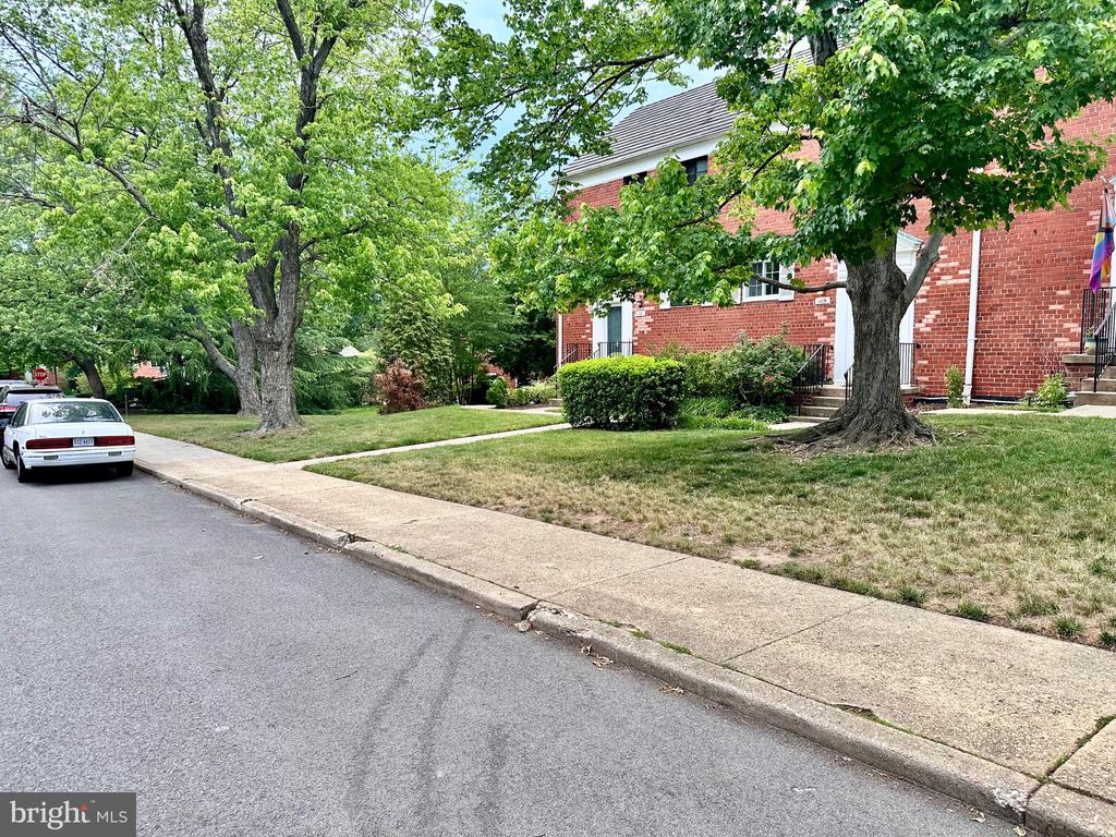 1119 BEVERLEY DRIVE