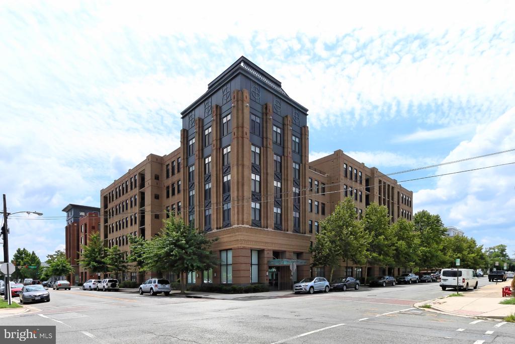 525 N FAYETTE STREET Unit: 523