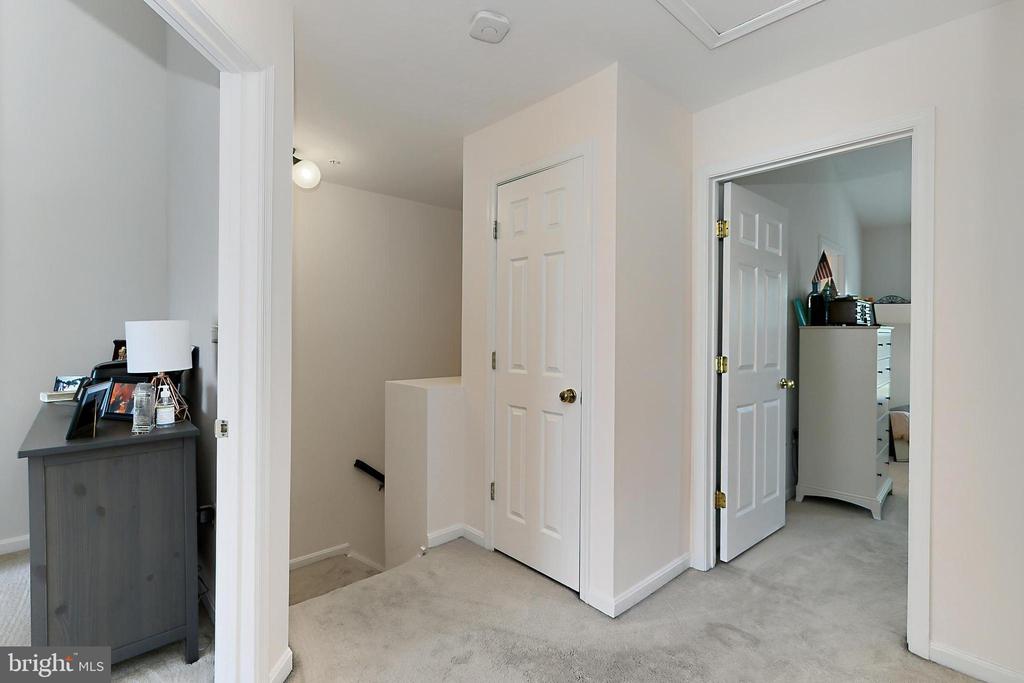 721 MASSEY LANE Unit: B