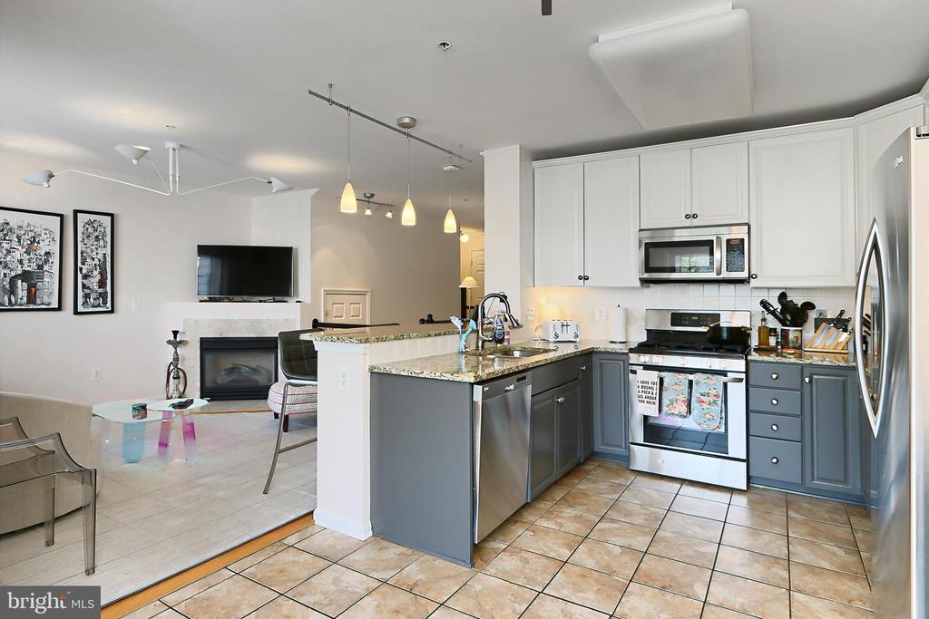 721 MASSEY LANE Unit: B