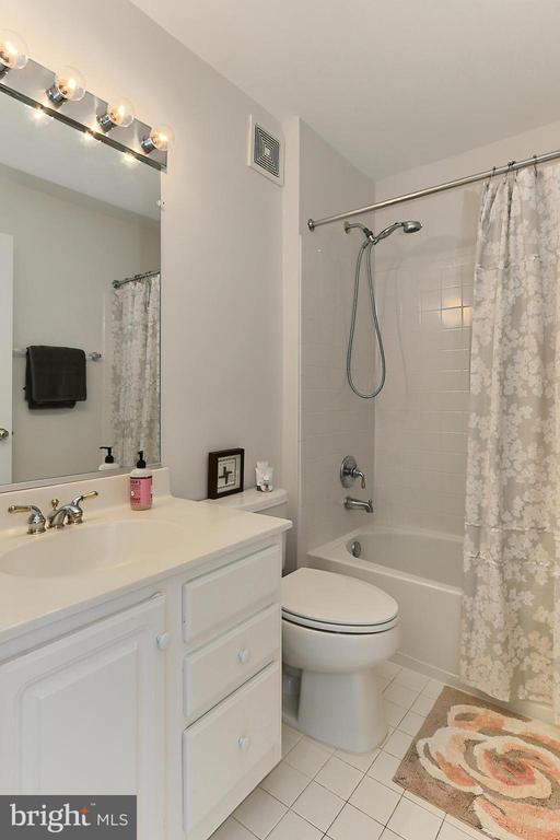 721 MASSEY LANE Unit: B