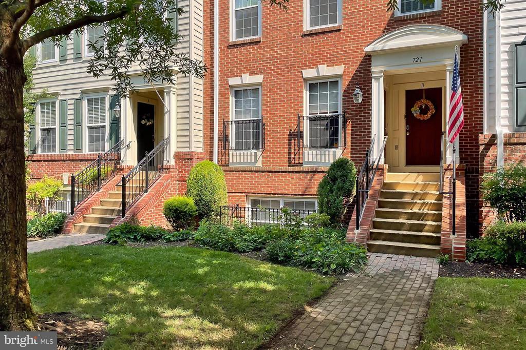 721 MASSEY LANE Unit: B