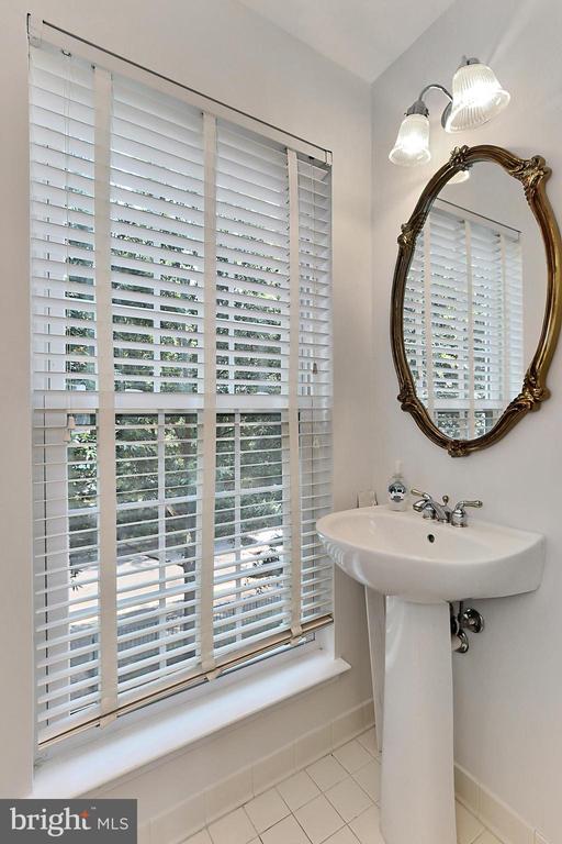 721 MASSEY LANE Unit: B