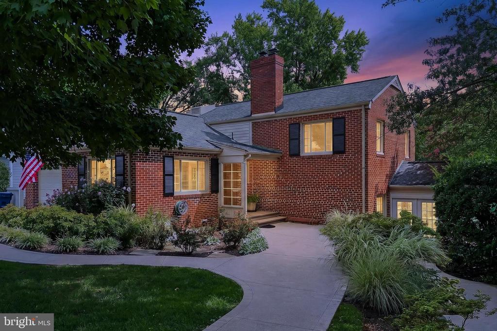 311 SKYHILL ROAD