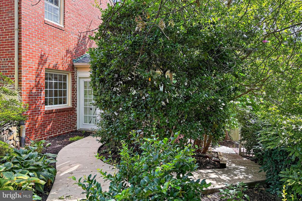 311 SKYHILL ROAD