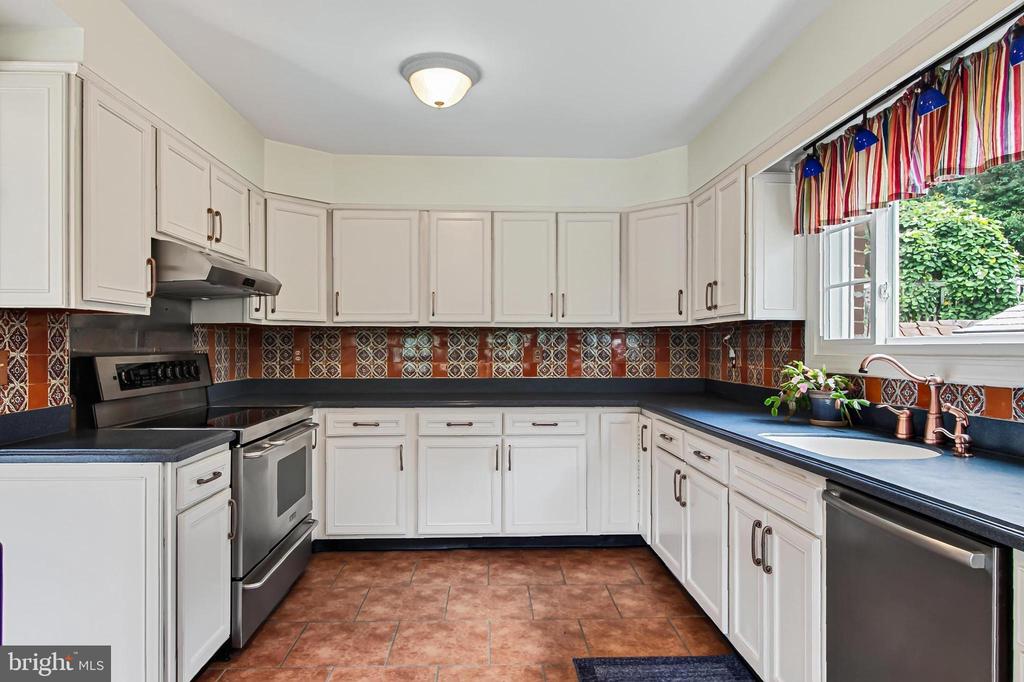 311 SKYHILL ROAD