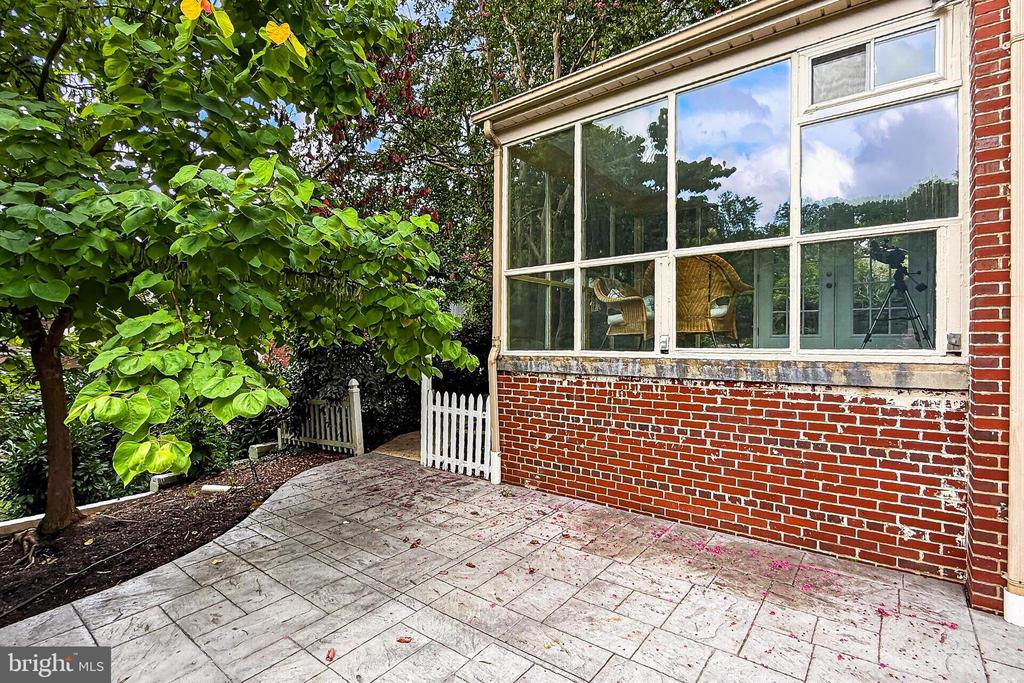 311 SKYHILL ROAD