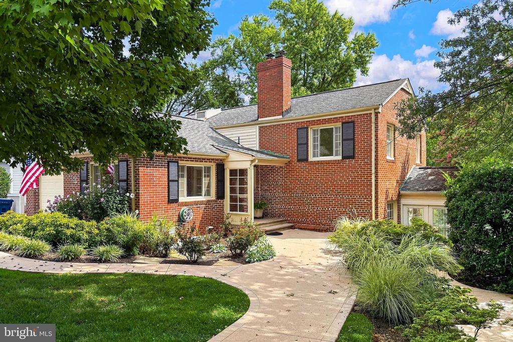 311 SKYHILL ROAD