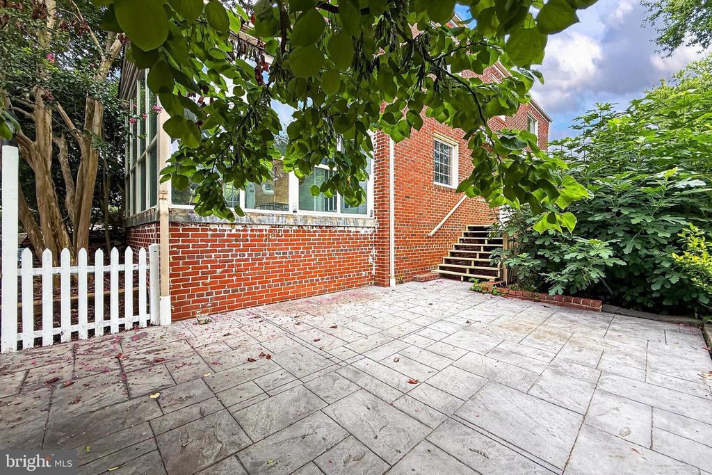 311 SKYHILL ROAD