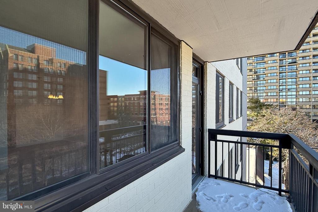 801 N PITT STREET Unit: 521