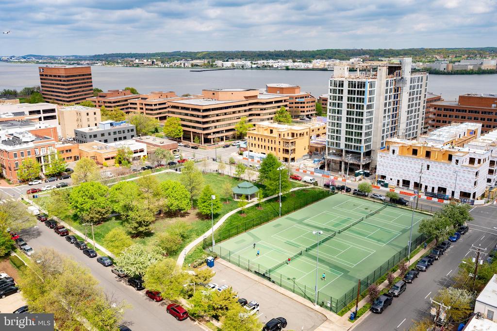 801 N PITT STREET Unit: 521