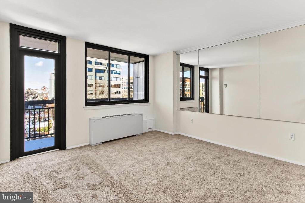 801 N PITT STREET Unit: 521