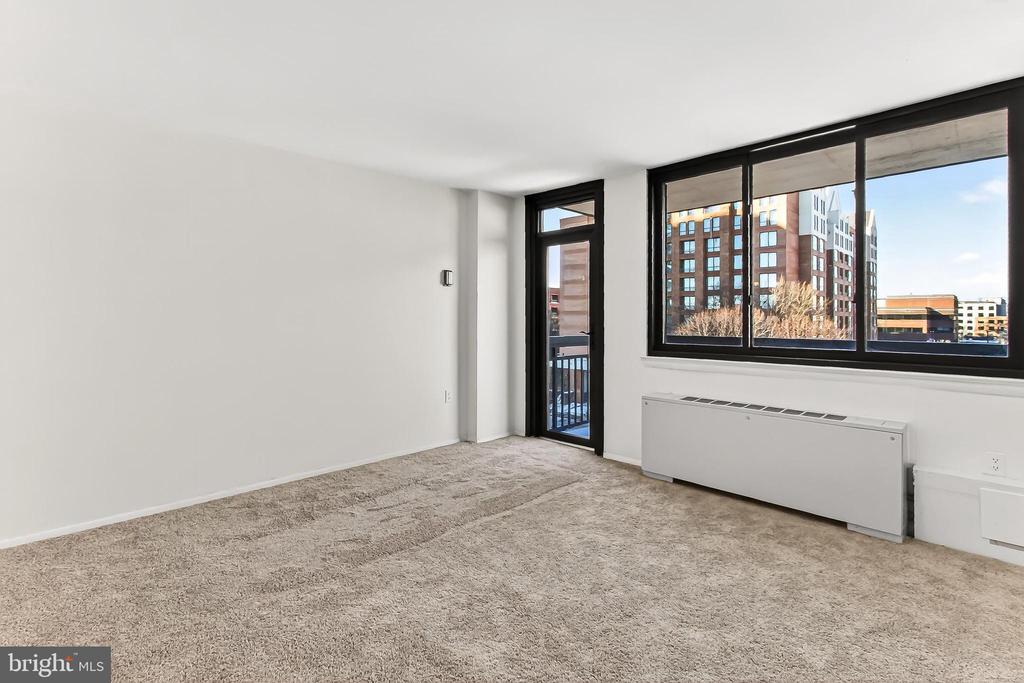 801 N PITT STREET Unit: 521