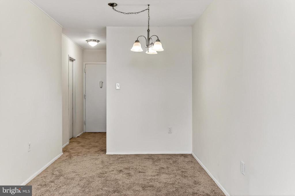 801 N PITT STREET Unit: 521