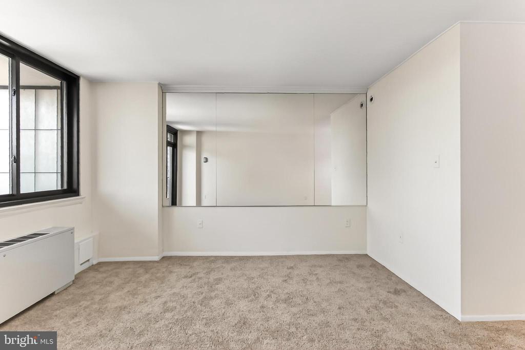 801 N PITT STREET Unit: 521