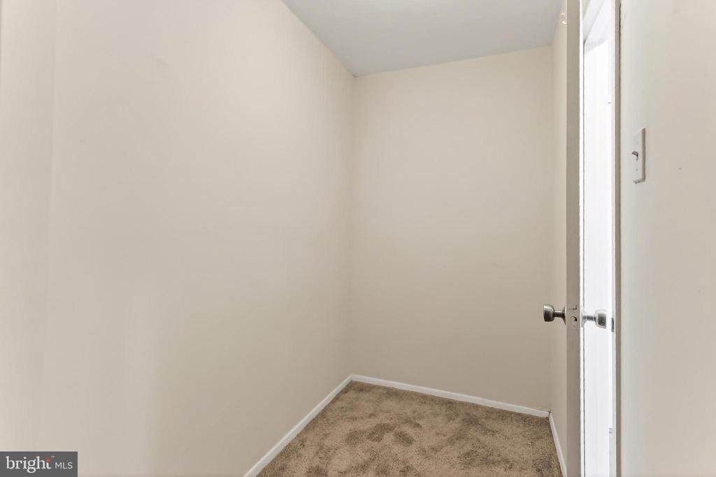 801 N PITT STREET Unit: 521