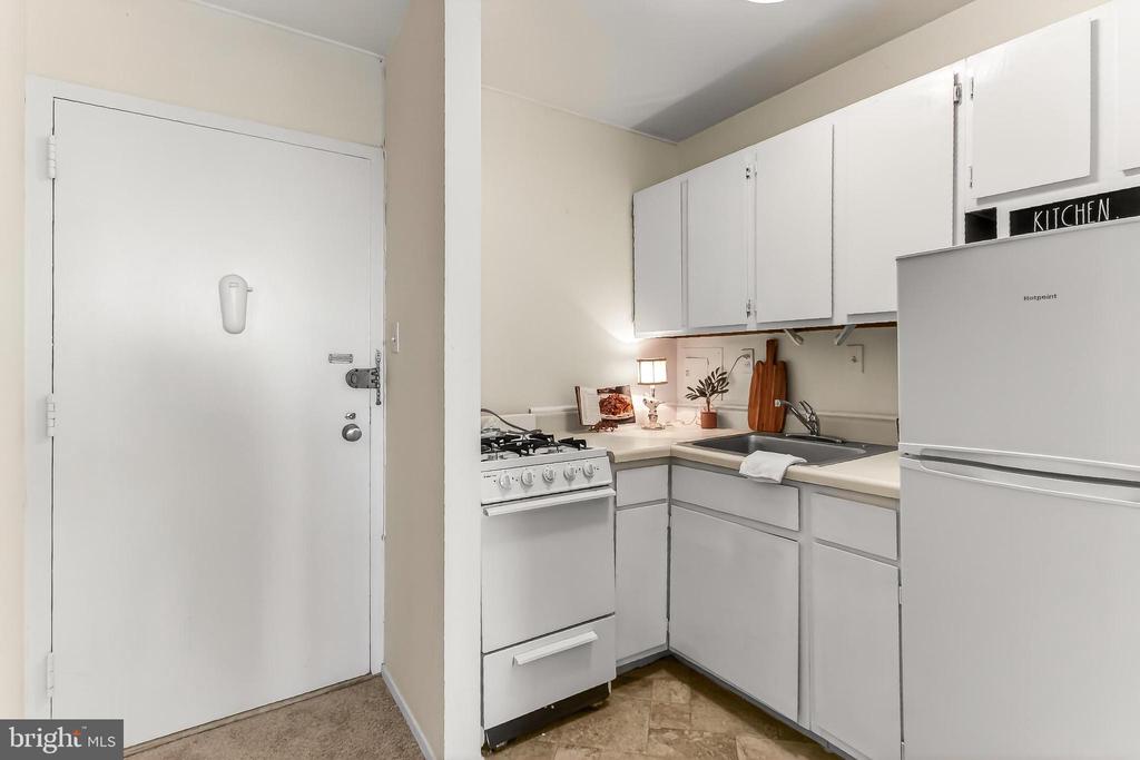 801 N PITT STREET Unit: 521