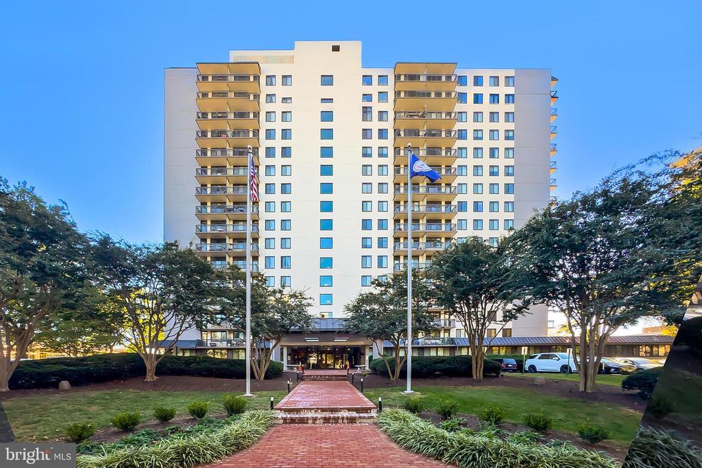 801 N PITT STREET Unit: 521