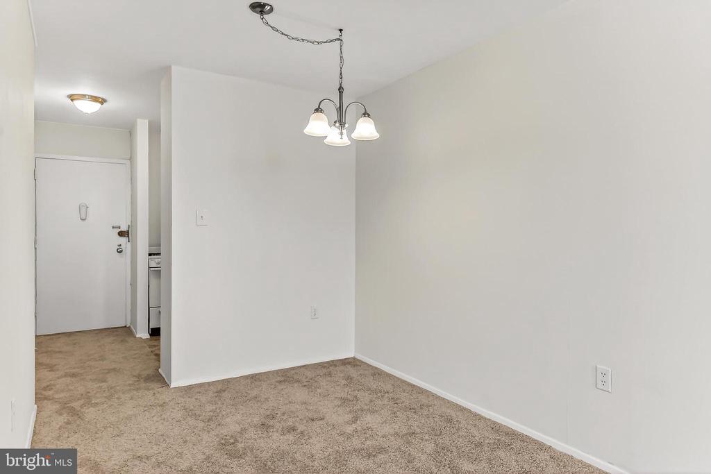 801 N PITT STREET Unit: 521