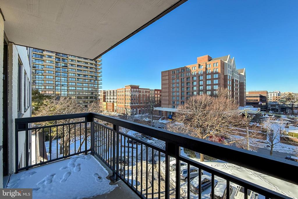 801 N PITT STREET Unit: 521