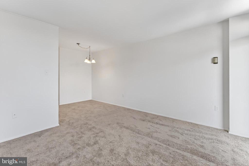 801 N PITT STREET Unit: 521