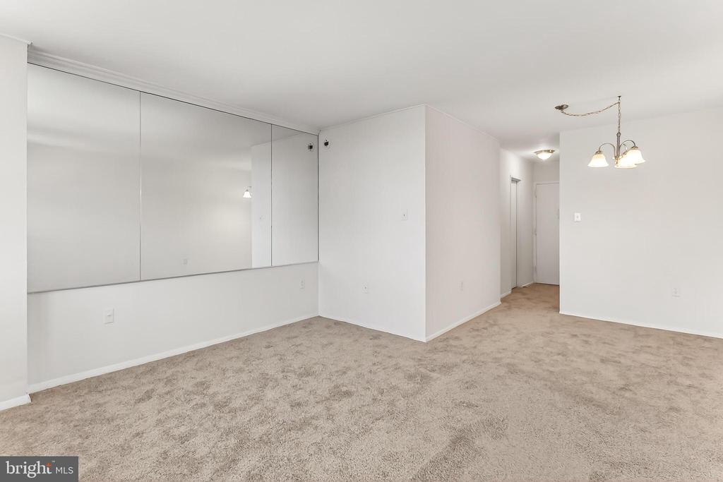 801 N PITT STREET Unit: 521