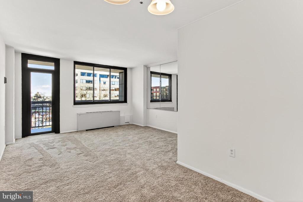 801 N PITT STREET Unit: 521