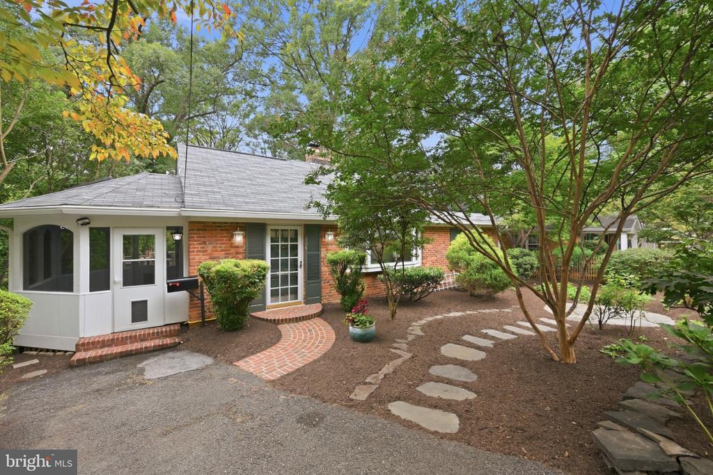 406 HANSON LANE