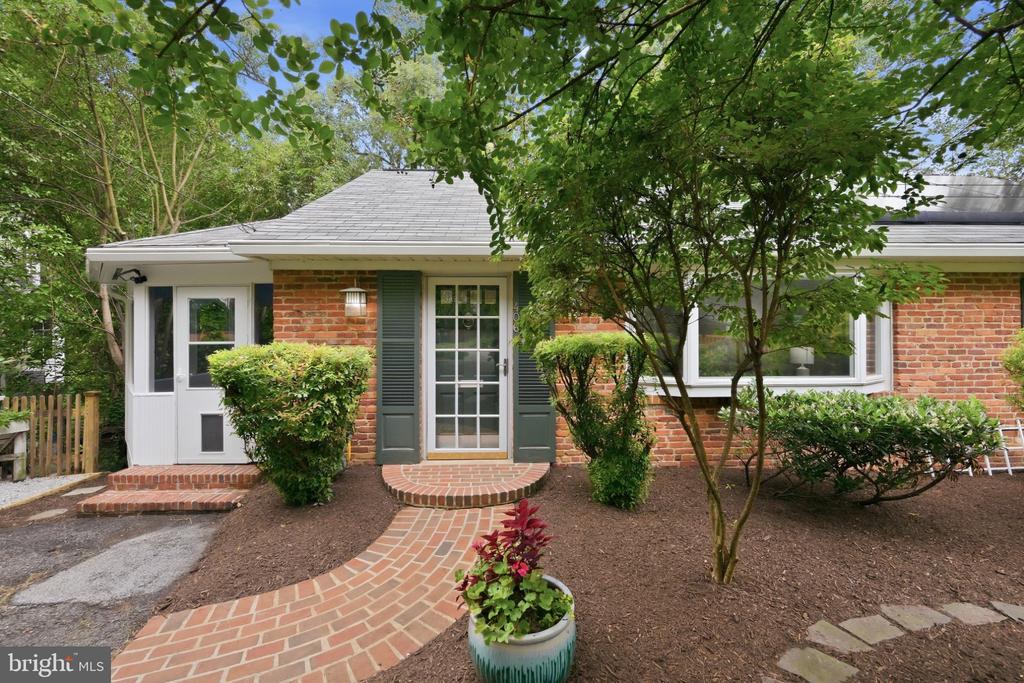 406 HANSON LANE