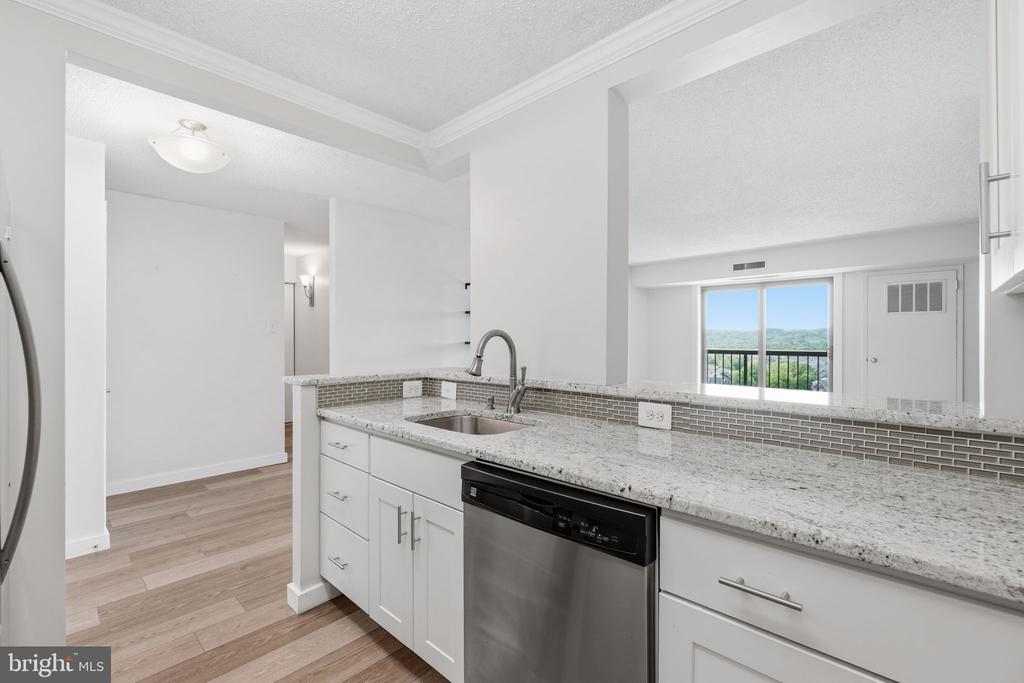 200 N PICKETT STREET Unit: 1414