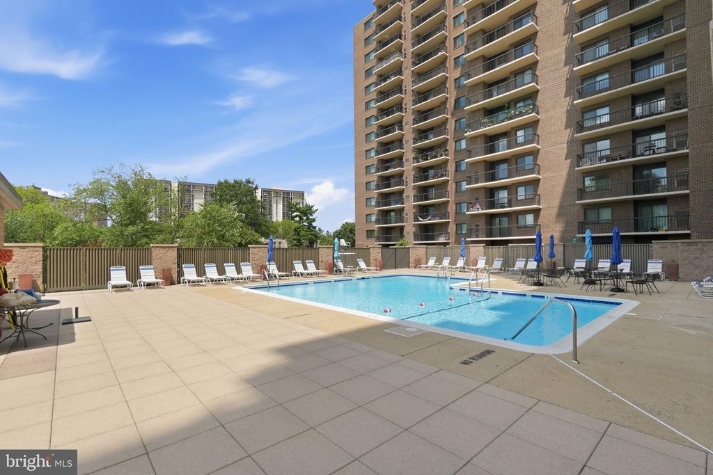 200 N PICKETT STREET Unit: 1414