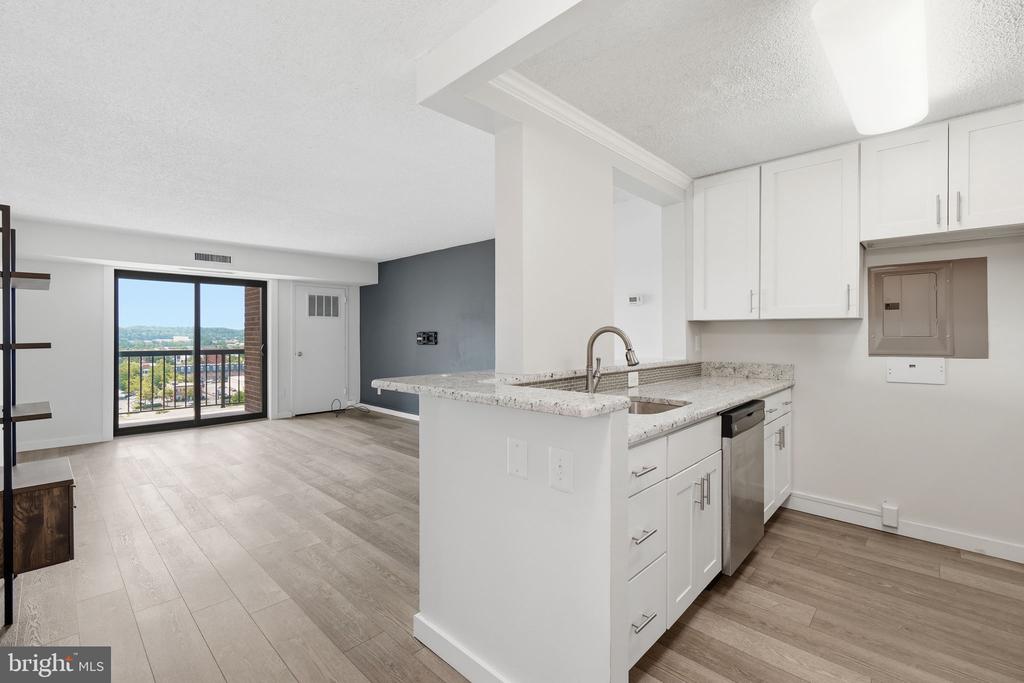 200 N PICKETT STREET Unit: 1414